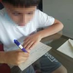 bambino che scrive